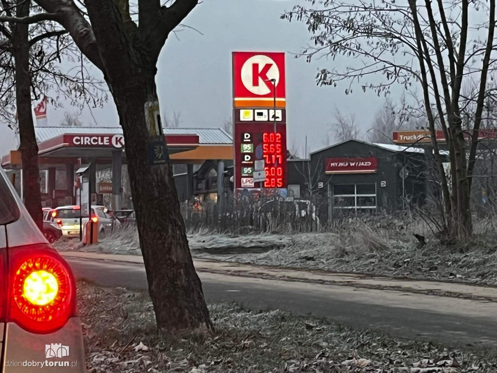 Ogromne korki przed Circle K