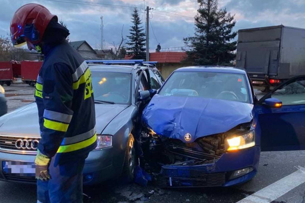 Zderzenie dwóch auta na drodze pod Toruniem