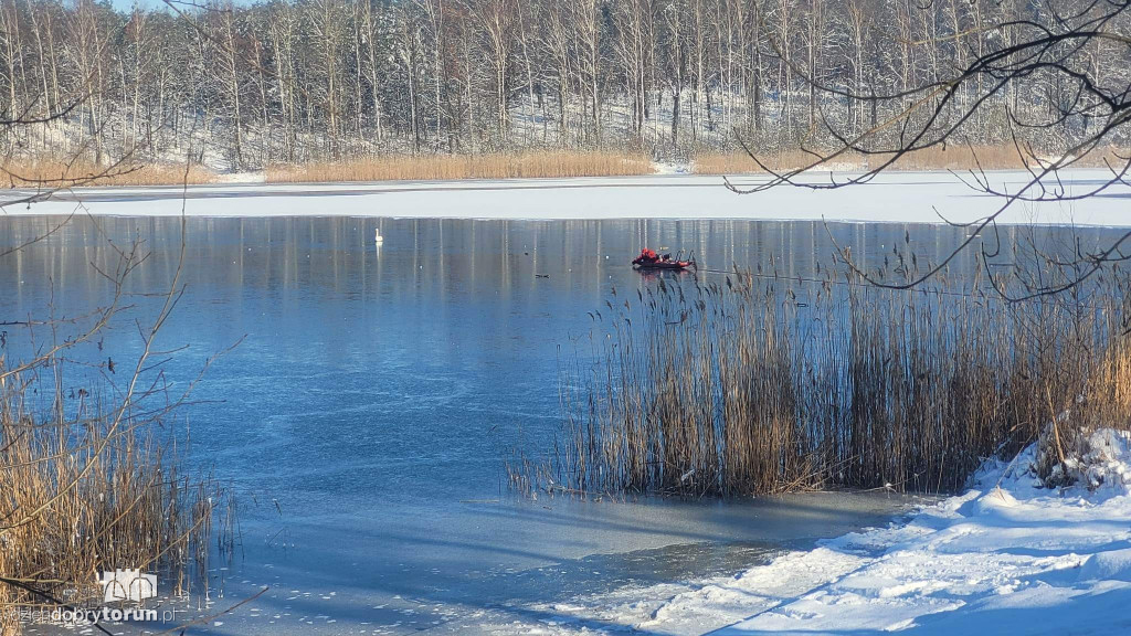 Akcja ratunkowa na jeziorze w pobliżu Torunia