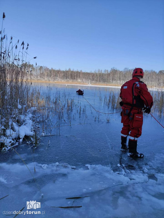 Akcja ratunkowa na jeziorze w pobliżu Torunia