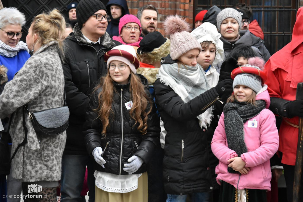 Wielki tort z okazji 550. lecia urodzin Kopernika