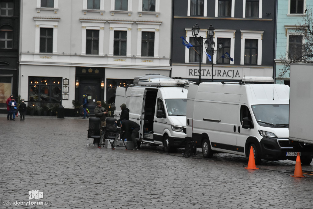 Pełno służb na starym mieście w Toruniu