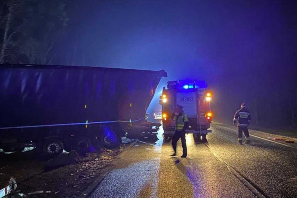 Zderzenie dwóch ciężarówek na DK 10 pod Toruniem