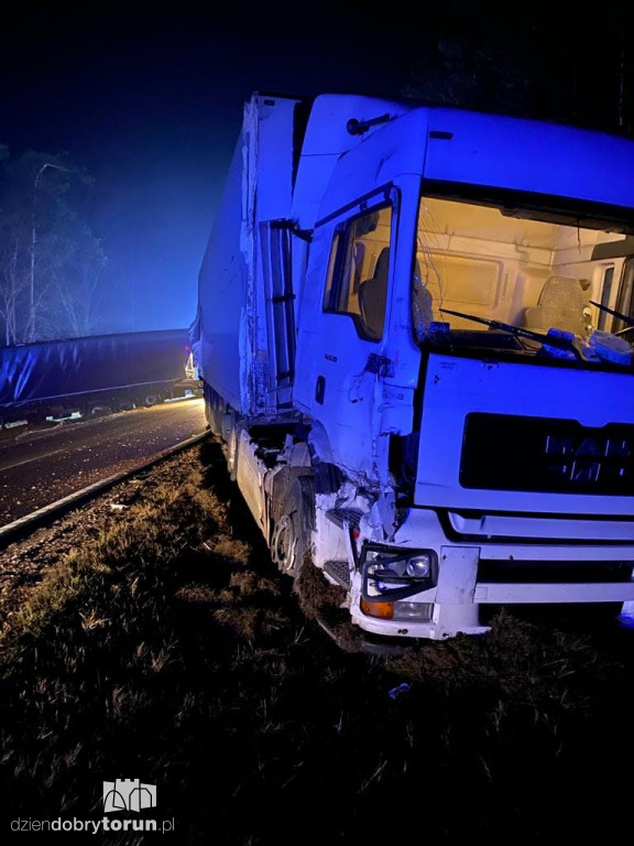 Zderzenie dwóch ciężarówek na DK 10 pod Toruniem