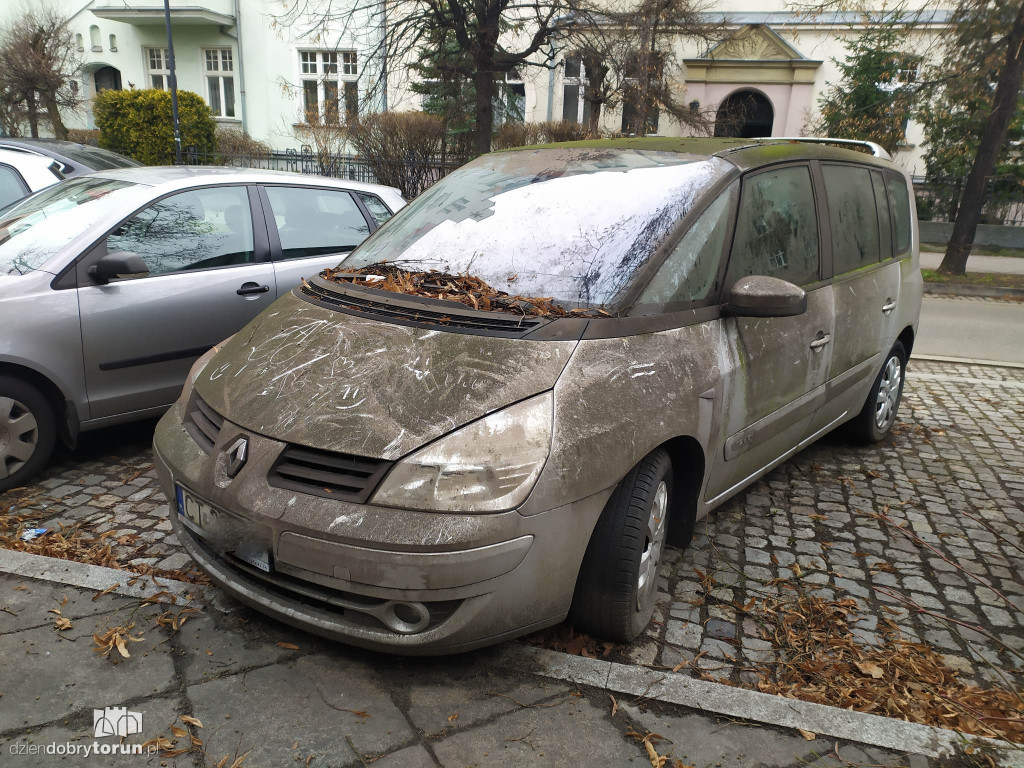 Takie auto stoi na Bydgoskim Przedmieściu