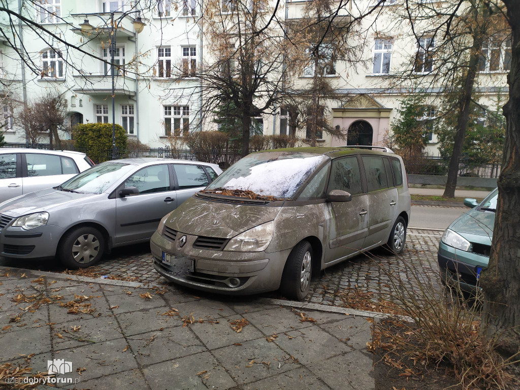 Takie auto stoi na Bydgoskim Przedmieściu