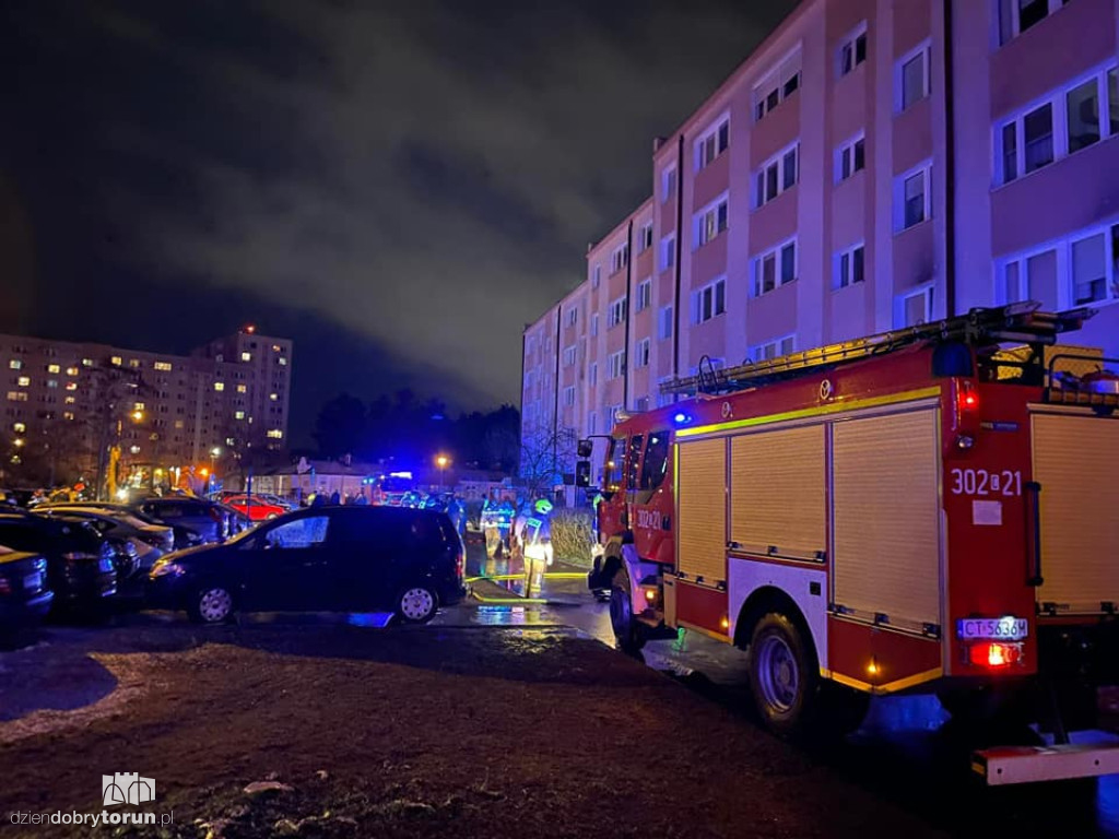 Samochody wpadły do ogromnej dziury