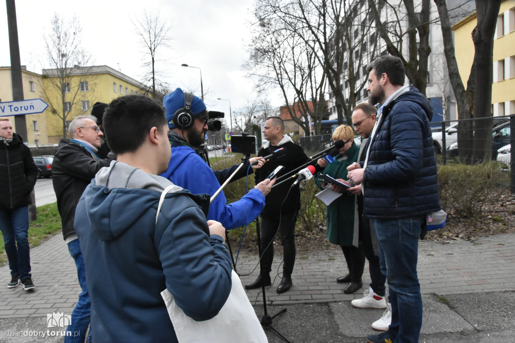 Toruń: konferencja prasowa radnych KO