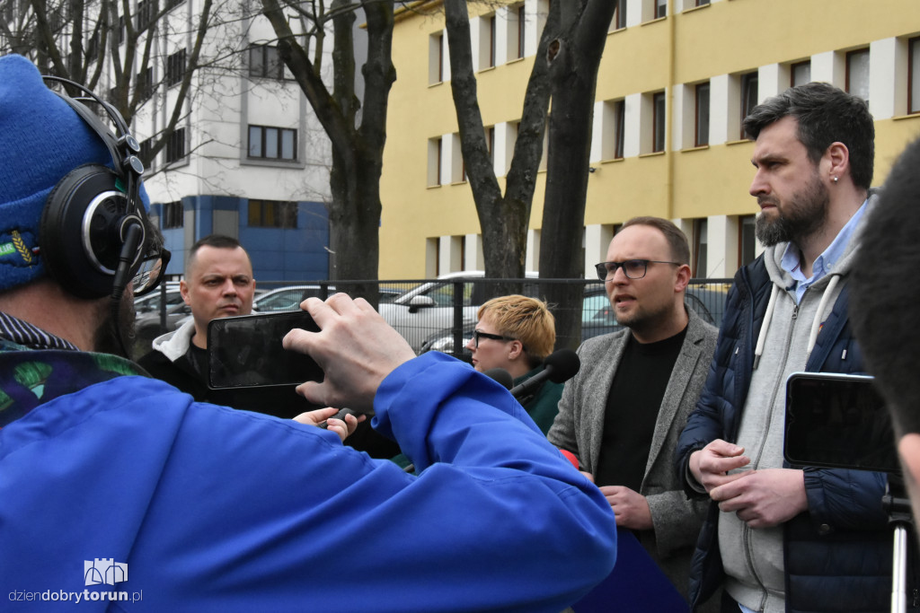 Toruń: konferencja prasowa radnych KO