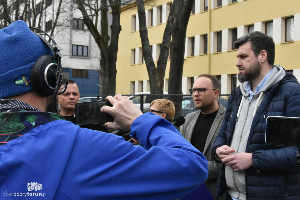 Toruń: konferencja prasowa radnych KO