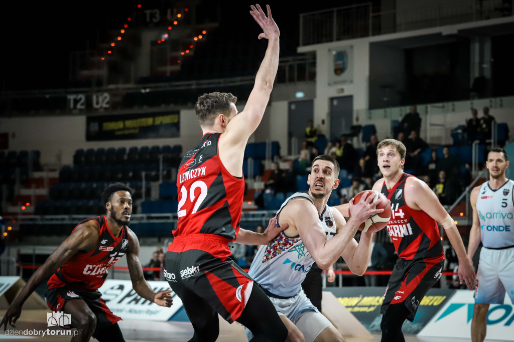 Twarde Pierniki Toruń 74 : 73 Czarni Słupsk