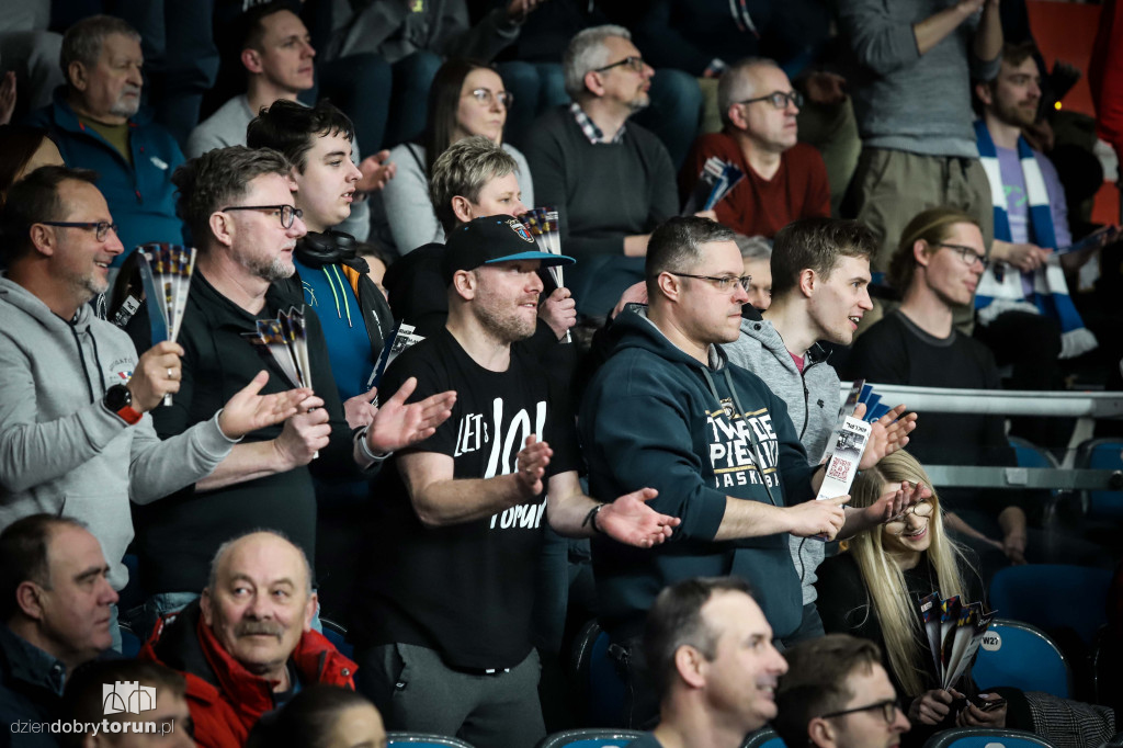 Twarde Pierniki Toruń 74 : 73 Czarni Słupsk