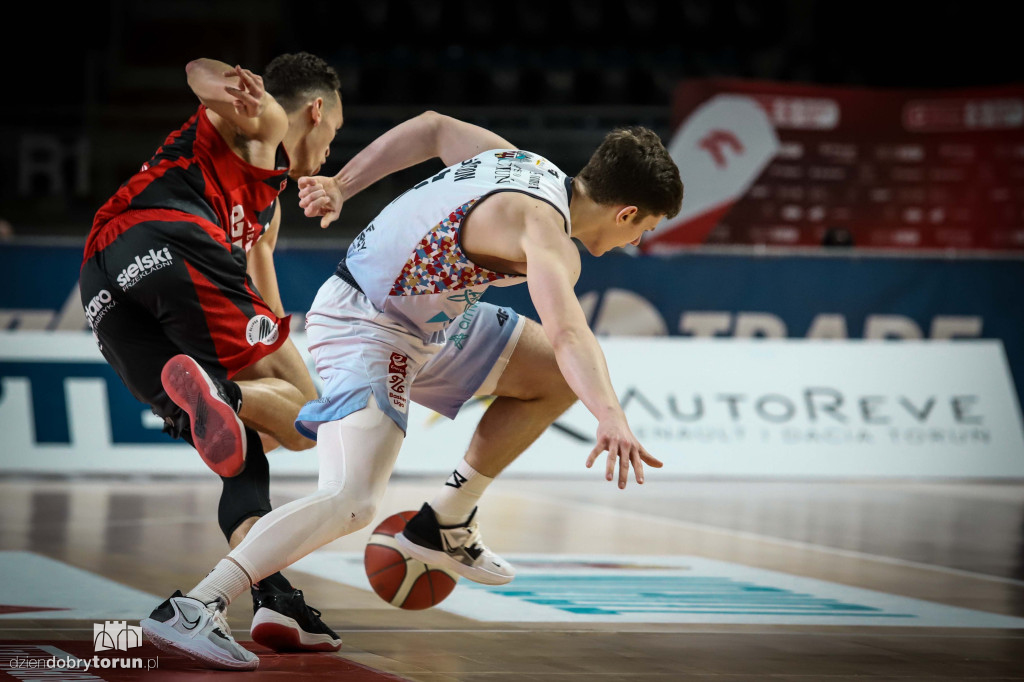 Twarde Pierniki Toruń 74 : 73 Czarni Słupsk