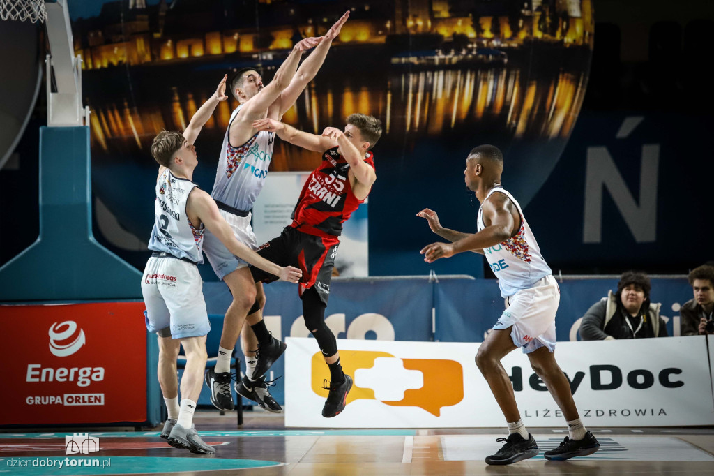 Twarde Pierniki Toruń 74 : 73 Czarni Słupsk