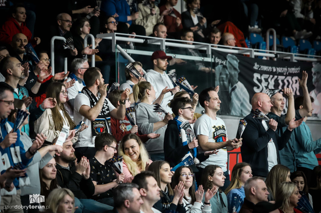 Twarde Pierniki Toruń 74 : 73 Czarni Słupsk