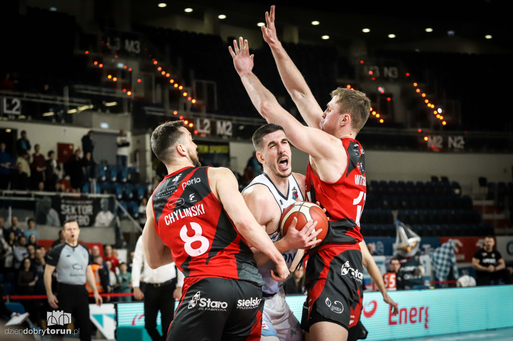 Twarde Pierniki Toruń 74 : 73 Czarni Słupsk