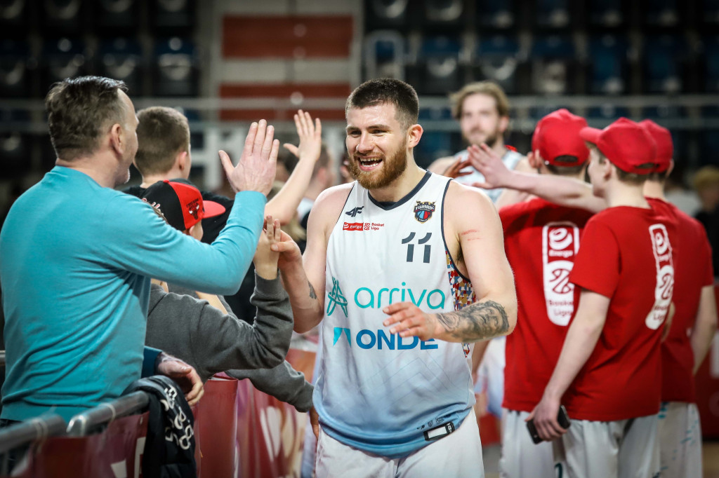 Twarde Pierniki Toruń 74 : 73 Czarni Słupsk