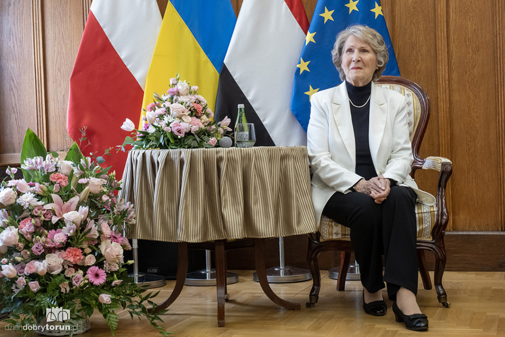 Irena Santor honorową obywatelką województwa