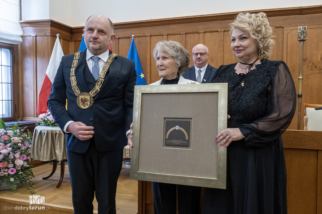 Irena Santor honorową obywatelką województwa