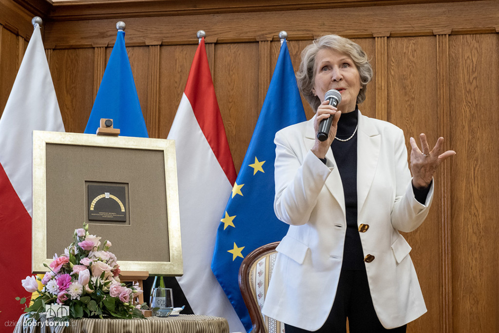 Irena Santor honorową obywatelką województwa