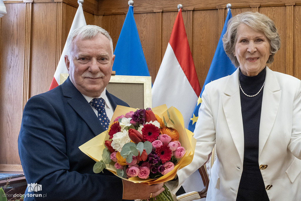 Irena Santor honorową obywatelką województwa