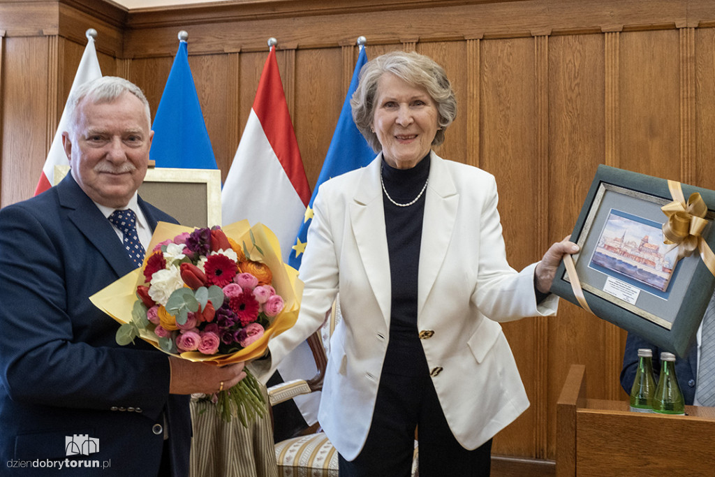 Irena Santor honorową obywatelką województwa