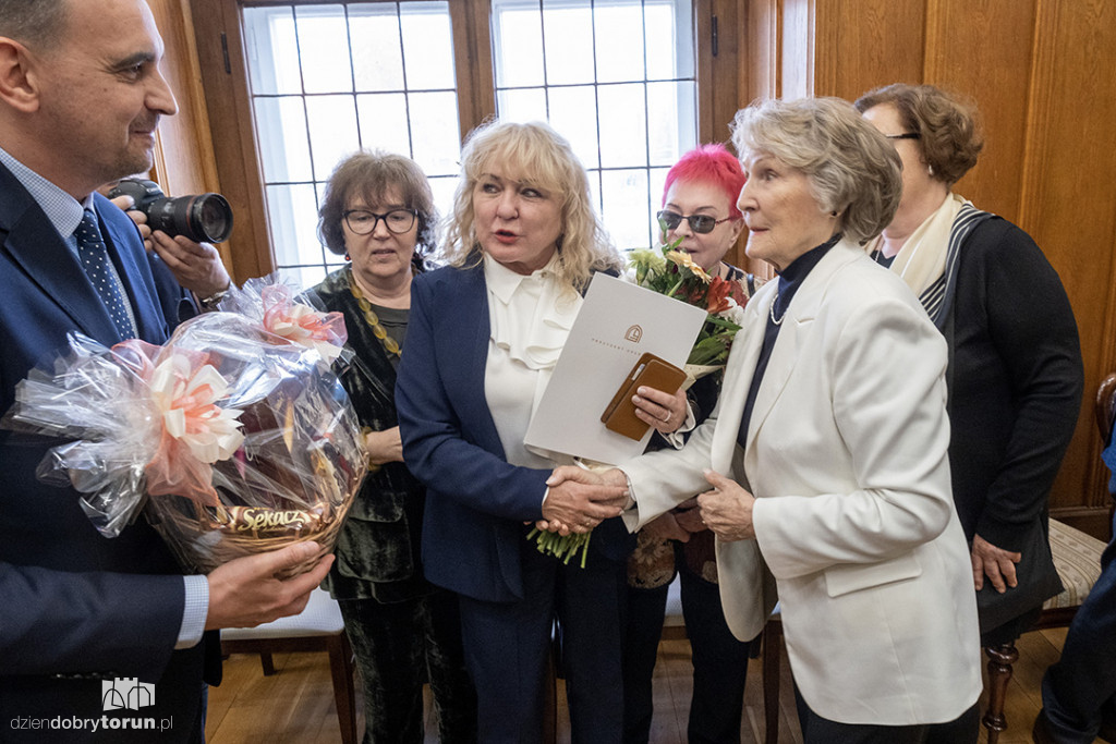 Irena Santor honorową obywatelką województwa