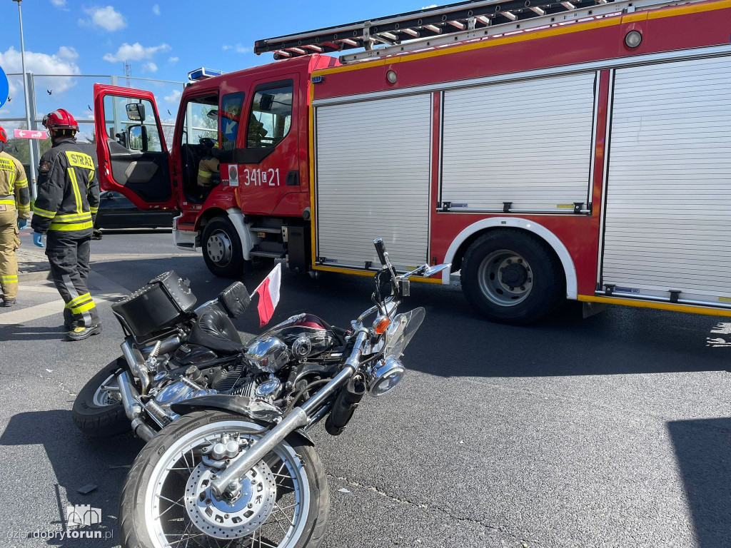 Toruń: zderzenie osobówki z motocyklem