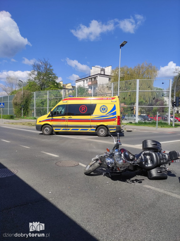 Toruń: zderzenie osobówki z motocyklem