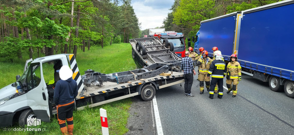 Między Toruniem, a Bydgoszczą dachowała laweta