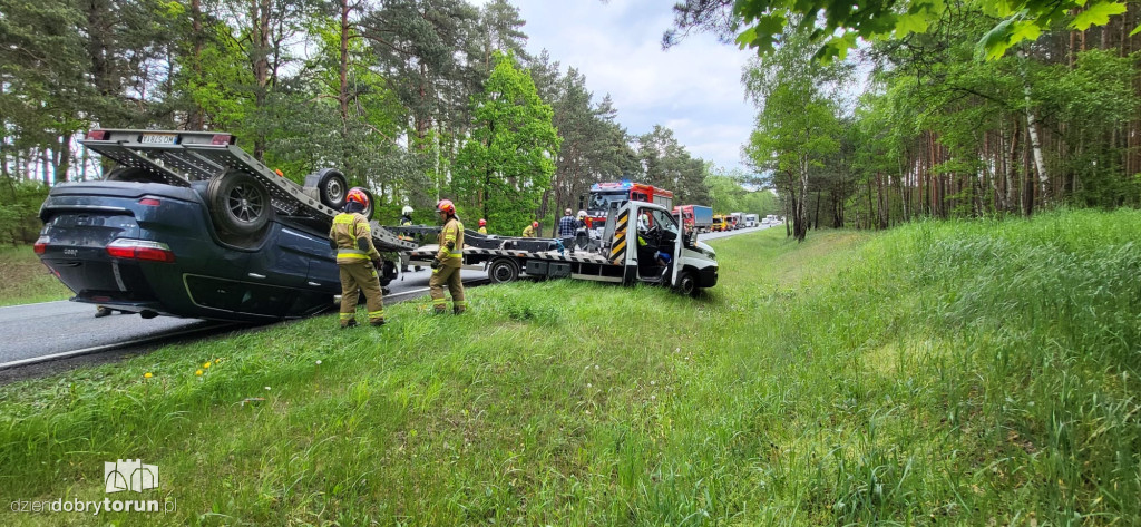 Między Toruniem, a Bydgoszczą dachowała laweta