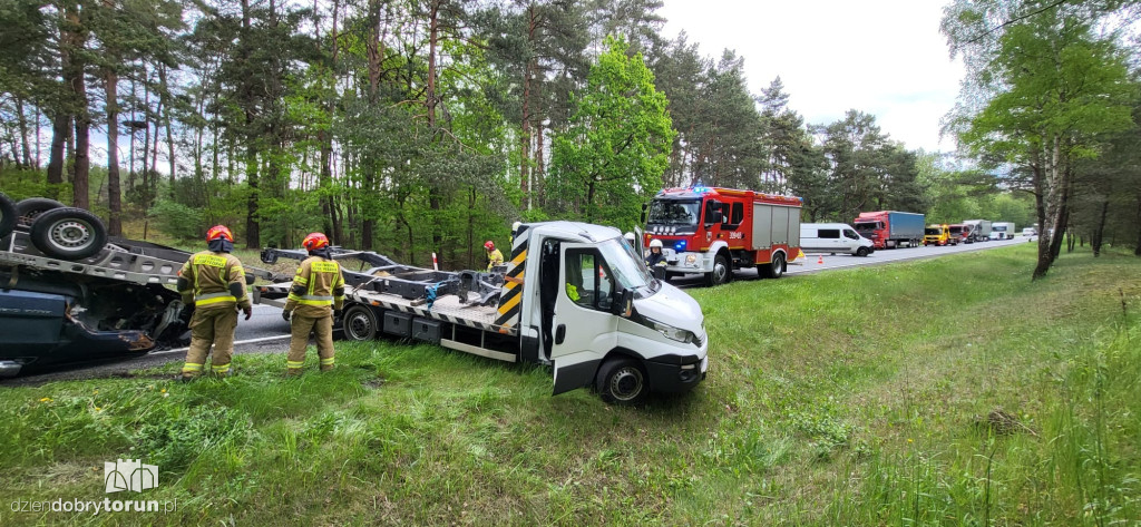 Między Toruniem, a Bydgoszczą dachowała laweta