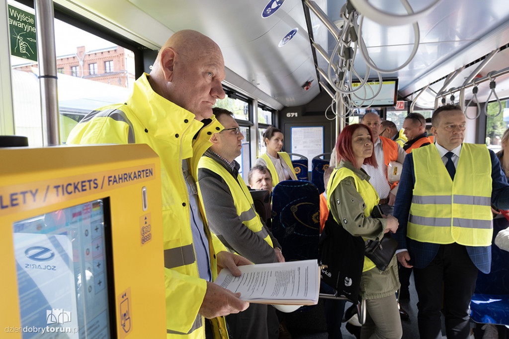 Objazd po budowie linii tramwajowej na Jar