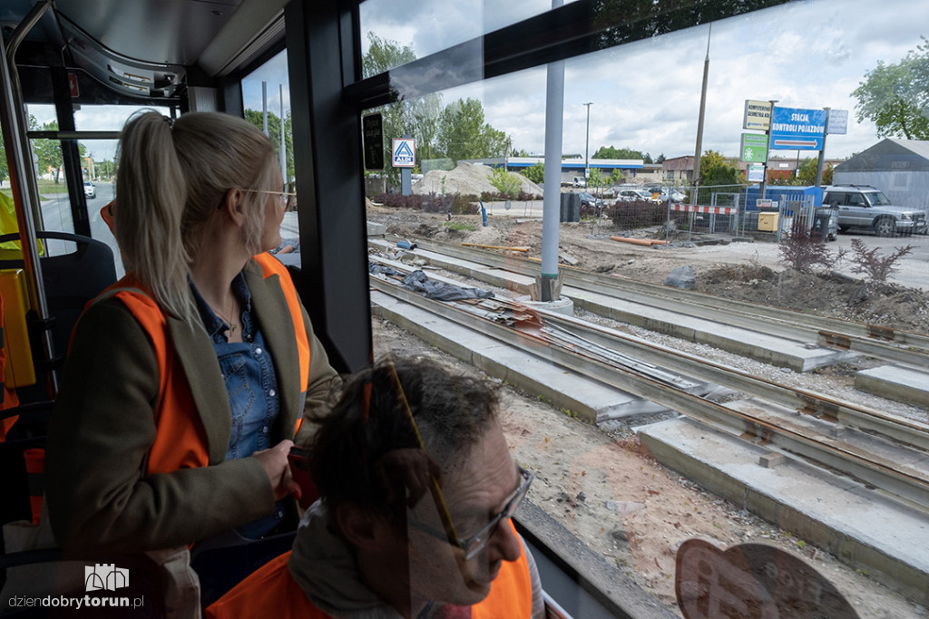 Objazd po budowie linii tramwajowej na Jar