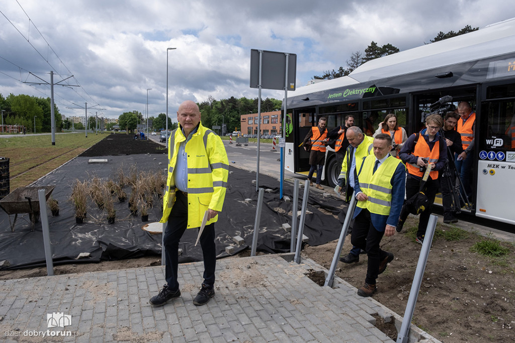 Objazd po budowie linii tramwajowej na Jar