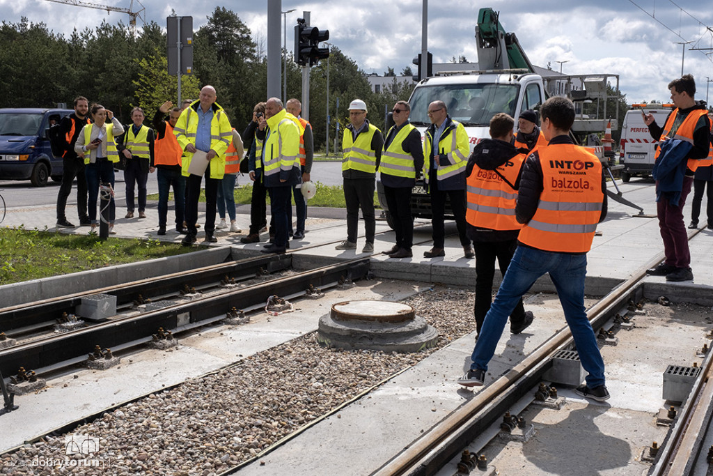 Objazd po budowie linii tramwajowej na Jar