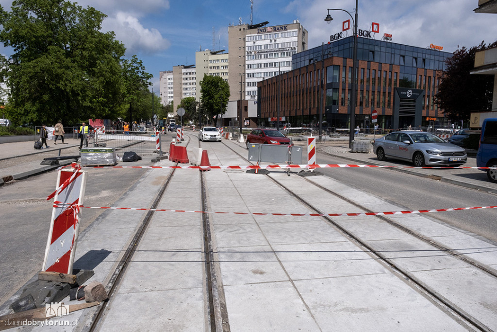 Objazd po budowie linii tramwajowej na Jar