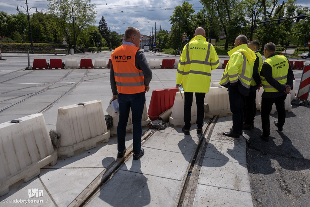 Objazd po budowie linii tramwajowej na Jar