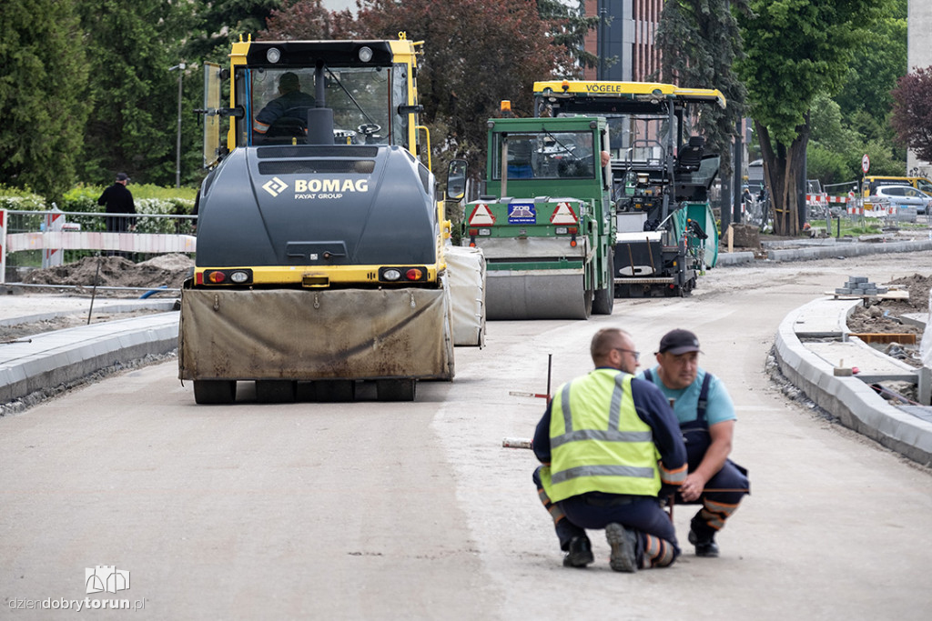 Objazd po budowie linii tramwajowej na Jar