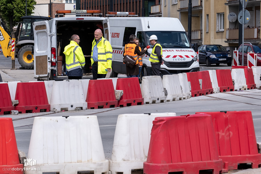 Objazd po budowie linii tramwajowej na Jar