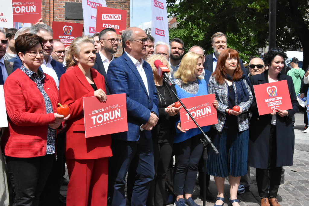 Konferencja Lewicy na toruńskiej starówce