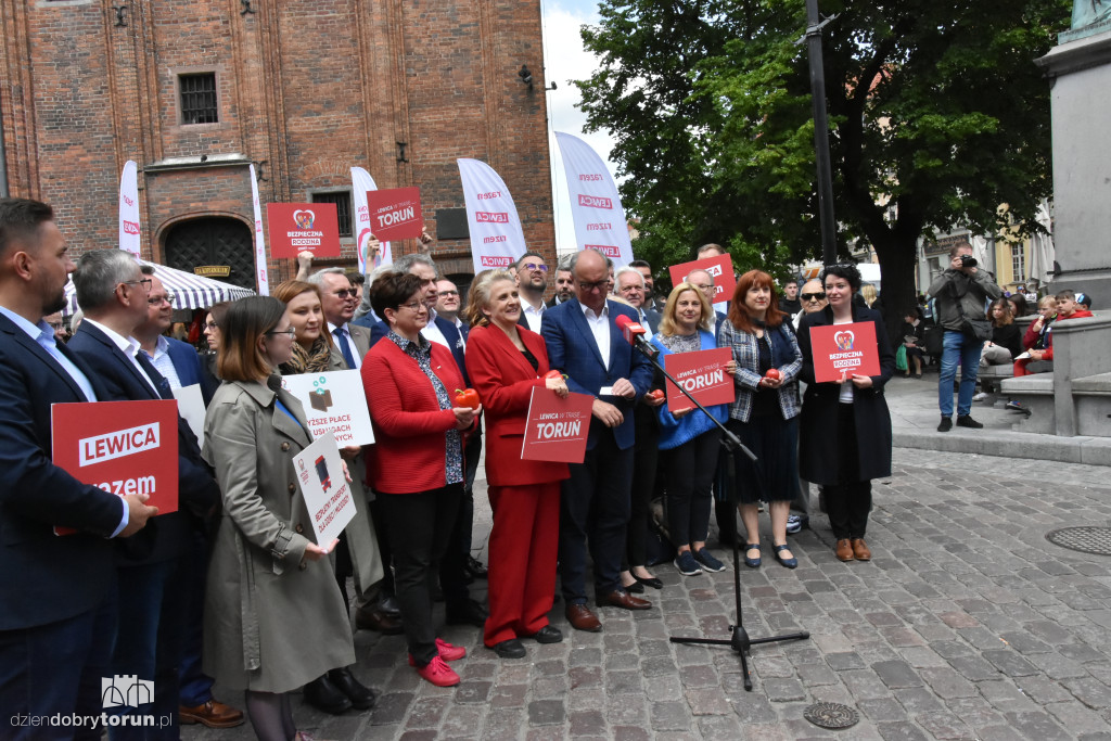 Konferencja Lewicy na toruńskiej starówce