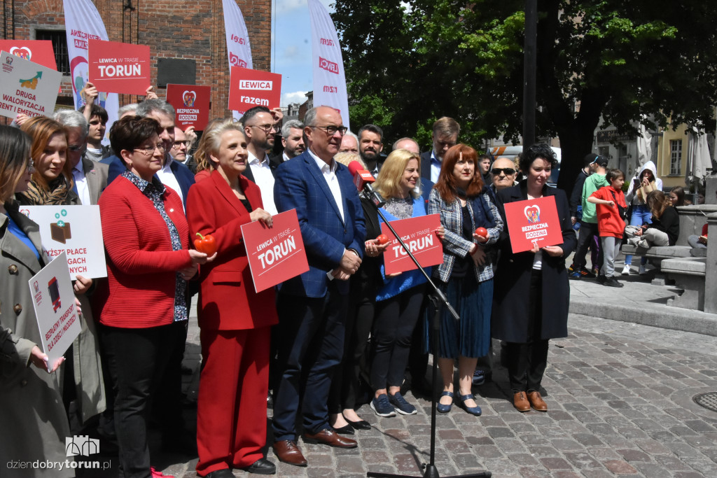 Konferencja Lewicy na toruńskiej starówce