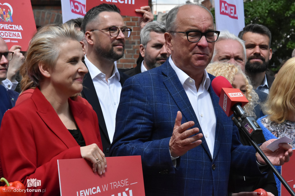 Konferencja Lewicy na toruńskiej starówce