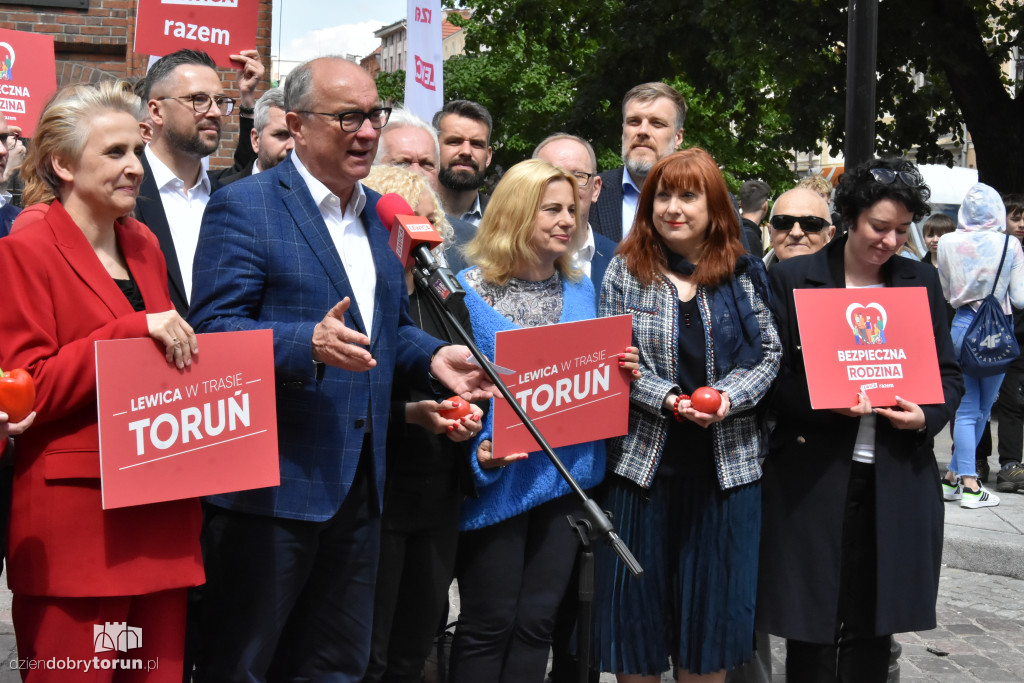 Konferencja Lewicy na toruńskiej starówce
