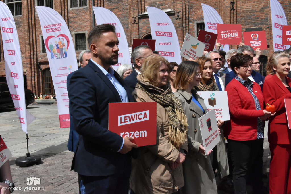 Konferencja Lewicy na toruńskiej starówce