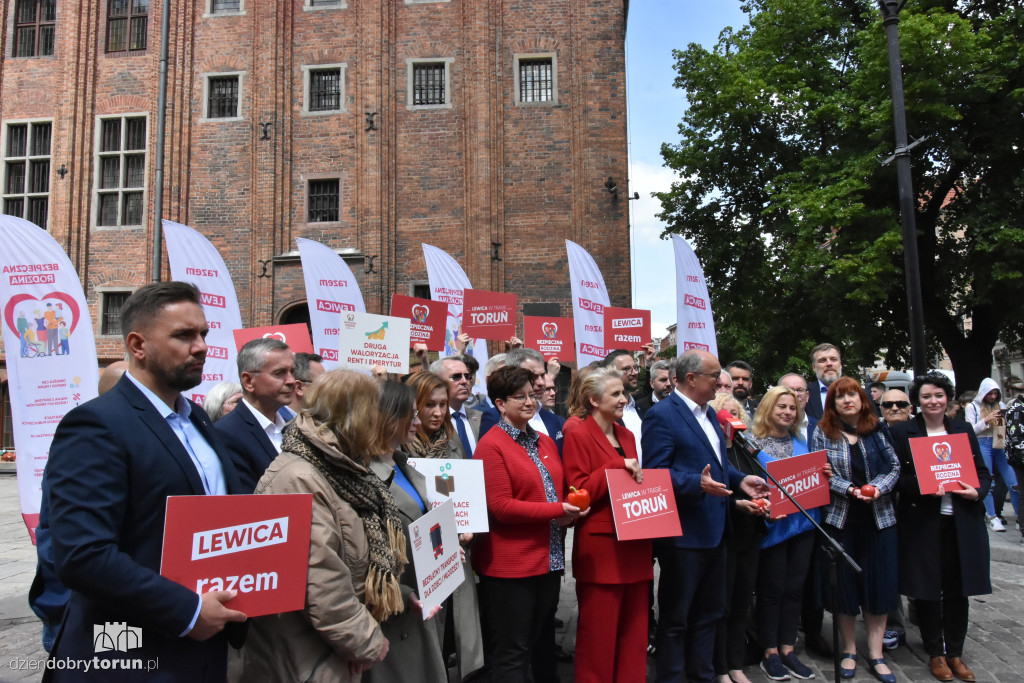 Konferencja Lewicy na toruńskiej starówce