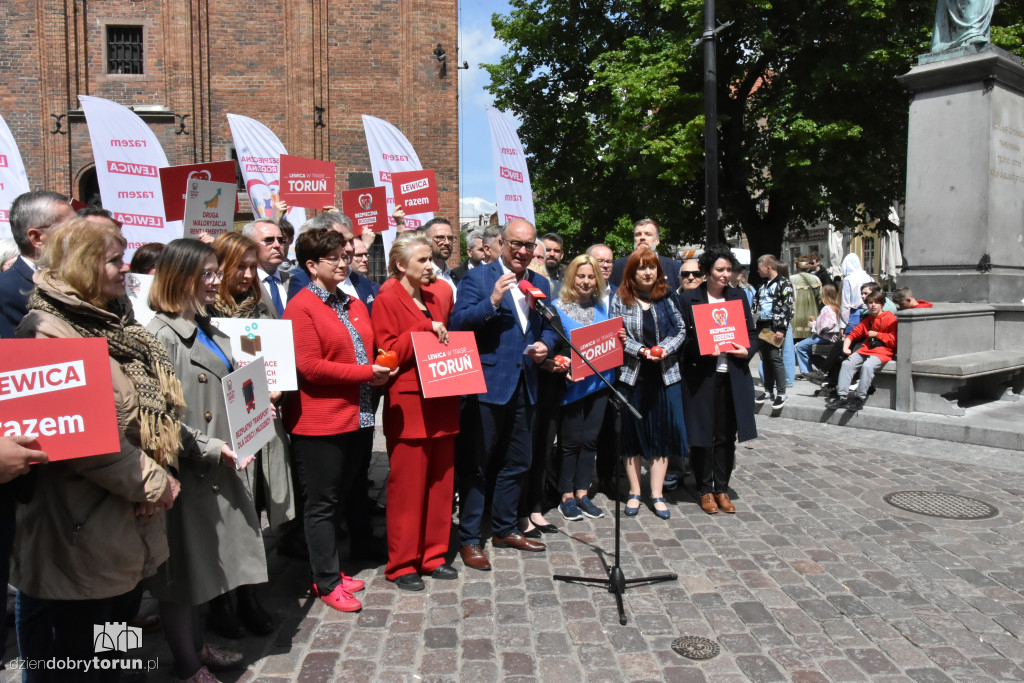 Konferencja Lewicy na toruńskiej starówce