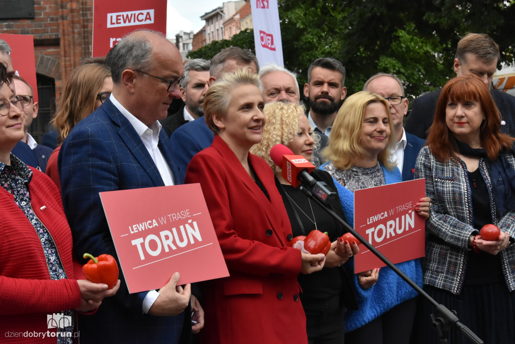 Konferencja Lewicy na toruńskiej starówce