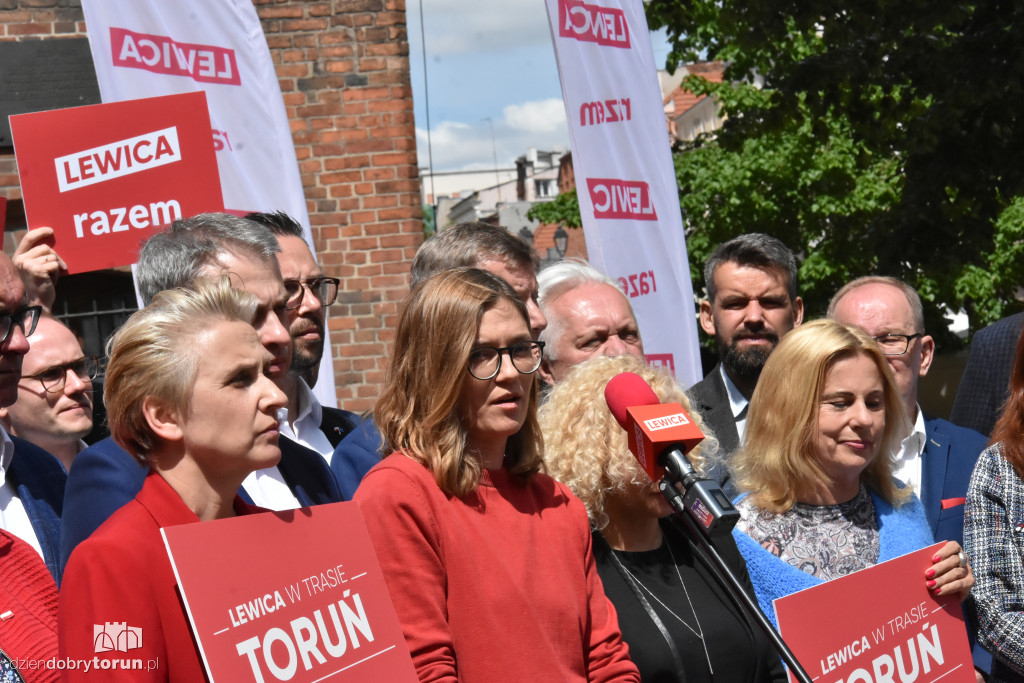 Konferencja Lewicy na toruńskiej starówce